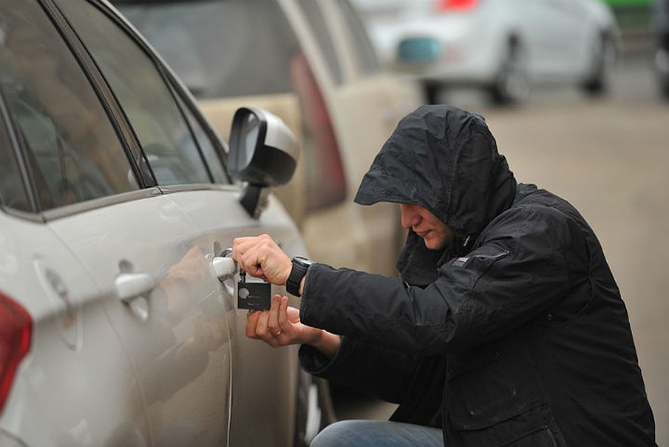 Взломщик автомобиля